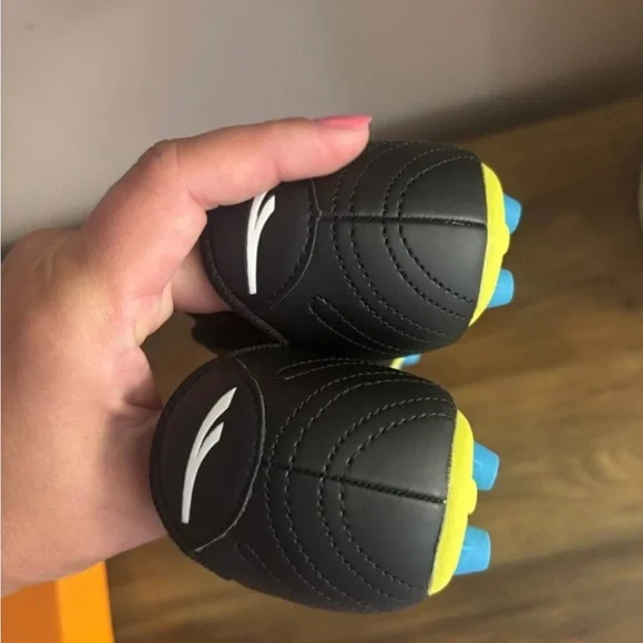 Boys' Soccer Shoes size 12 - Picture 4 of 5